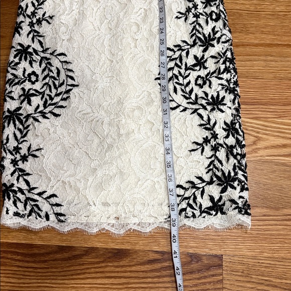 Adrianna Papell White Lace black embroidered sides Midi sheath Dress  V neck 6 - Picture 14 of 16